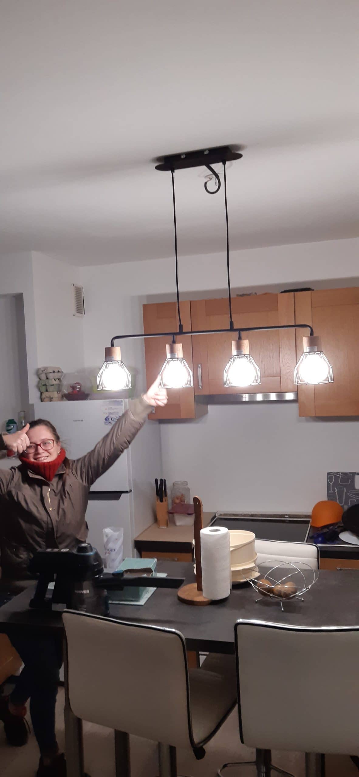 Electricité : Accompagnement à la pose d'un luminaire à Rillieux La Pape
Pose de luminaires et petits appareillages électriques